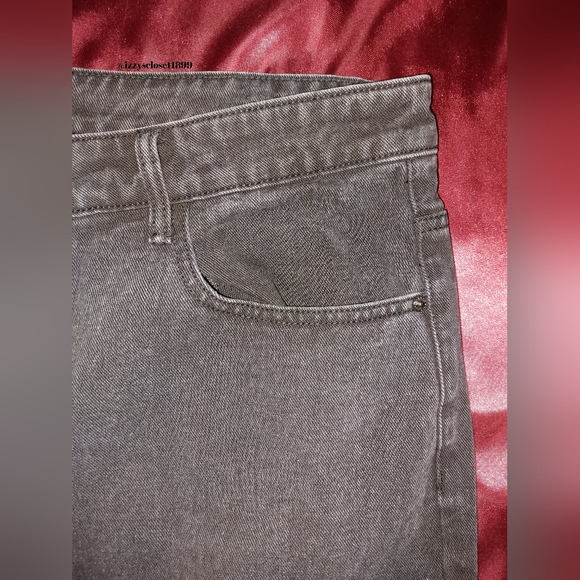 PrettyLittleThing Long Leg Straight Jeans with Distressed Hem in black - Picture 6 of 12